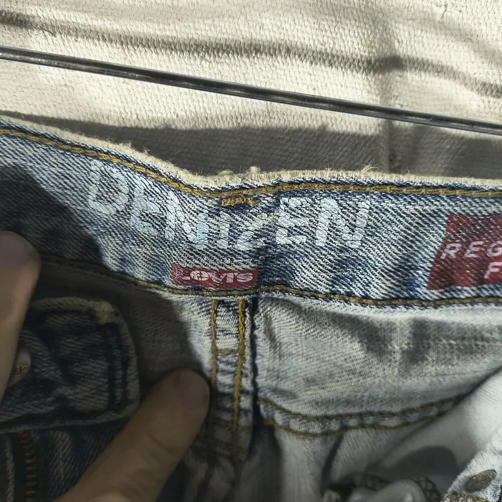 Levi's Denizen 236 Men's Size 33 X 30 Distressed Regular Fit Jeans